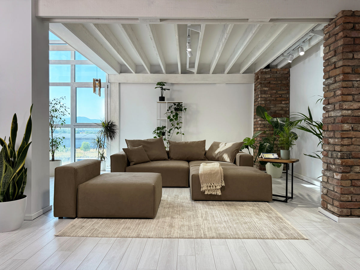 FEYDOM Bard L Sofa im Stoff Calidad Brown in einem hellen Loft